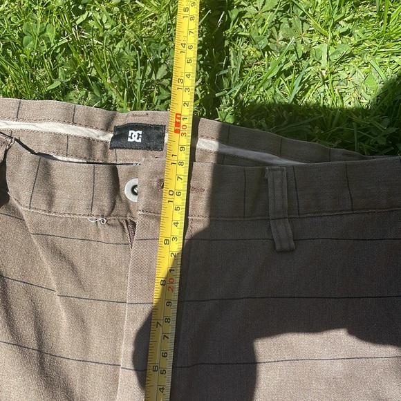 DC size 34 men’s brown and black striped shorts - Picture 11 of 11